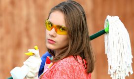 dziewczyna która sprząta